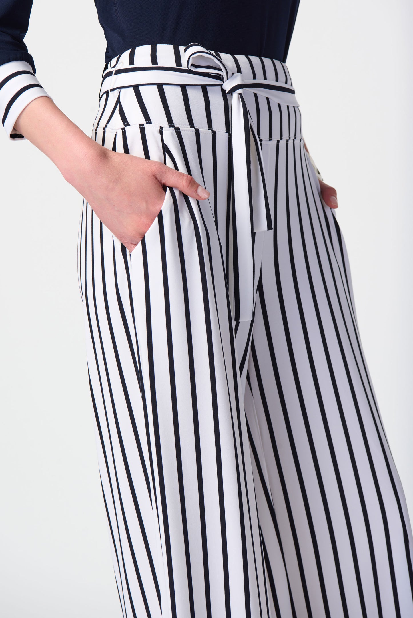 Wide-Leg Stripped Pants